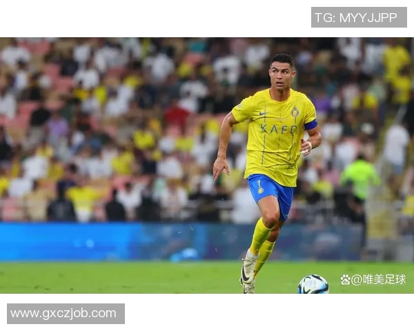 全球足球明星最新排名及精彩照片展示