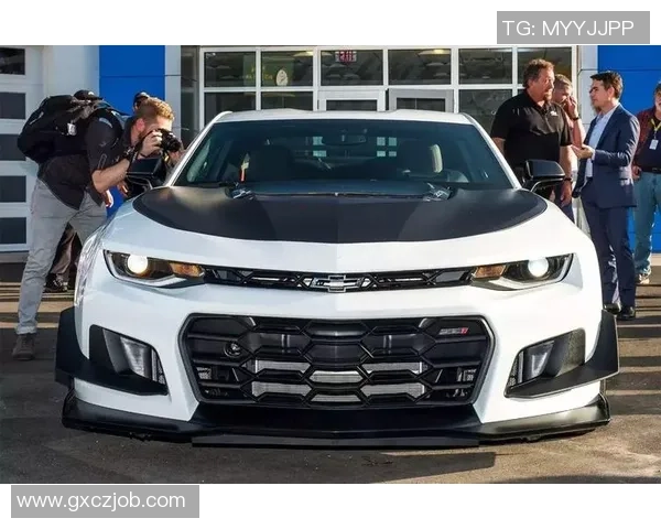 探索大黄蜂足球鞋的独特设计与卓越性能助力球场表现提升